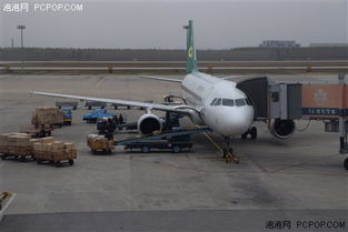 當(dāng)富士S5 Pro遇見騰龍A16 高ISO機場瞬間抓拍行李托運紀(jì)實